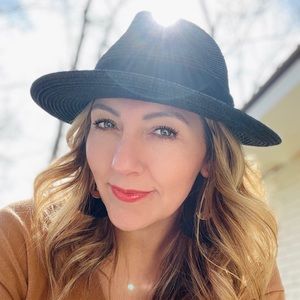 Meet your Posher, Perla su